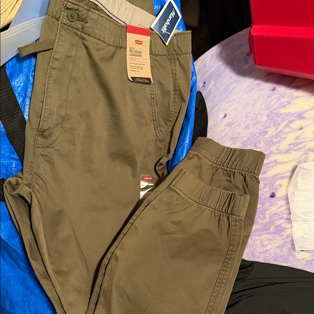 Levi's XX Chino Jogger in Olive